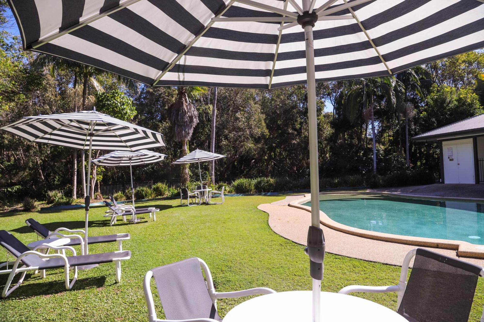 Byron Lakeside Holiday Apartments Byron Bay Exteriör bild