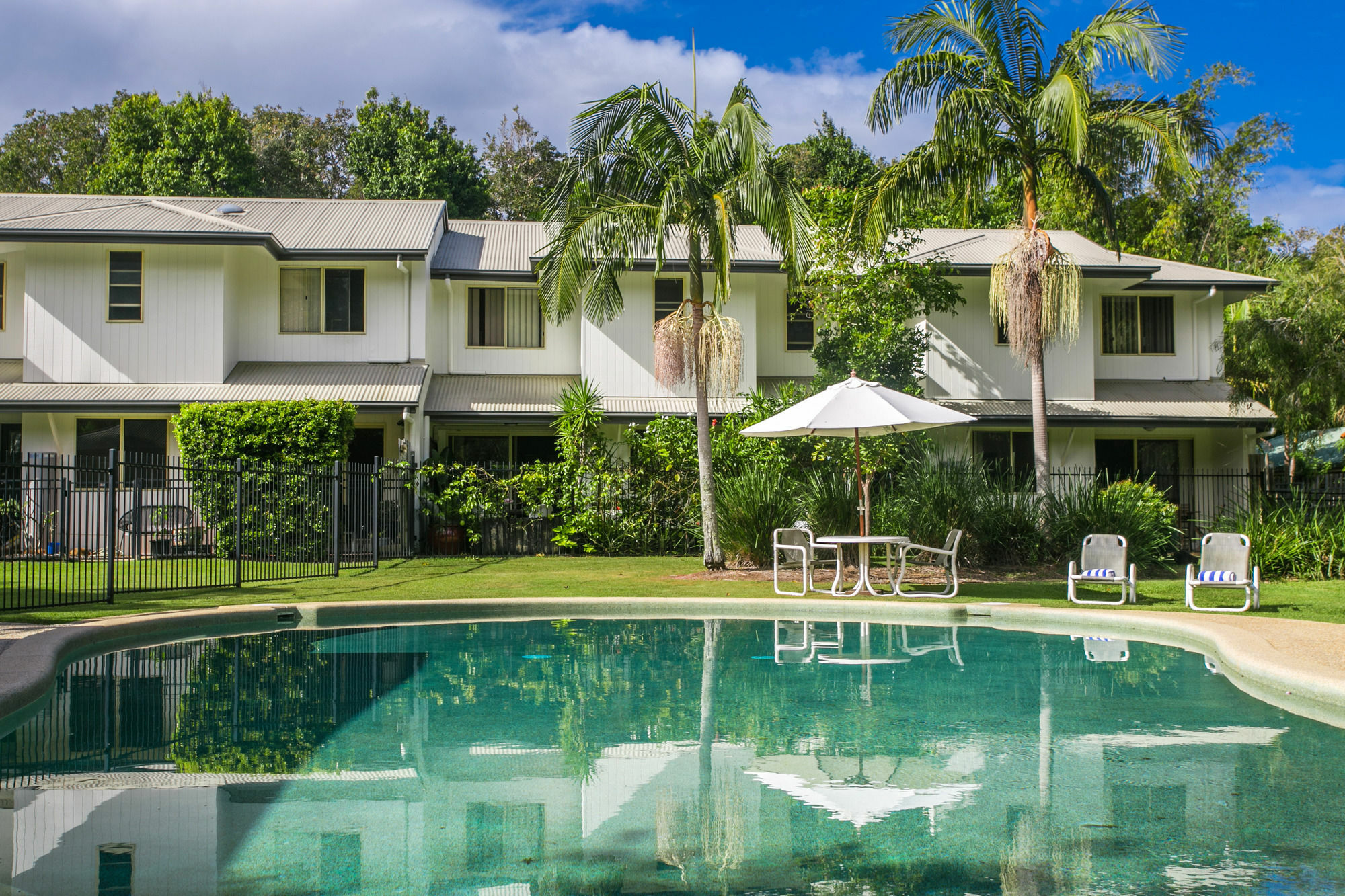 Byron Lakeside Holiday Apartments Byron Bay Exteriör bild